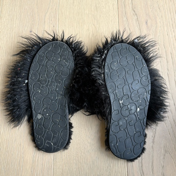UGG | Black slipper ‘19 - Picture 2 of 3